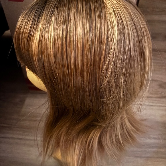 (4) Yes Four 12” Shoulder Length Dark Rooted  Synthetic Wigs - Picture 5 of 9